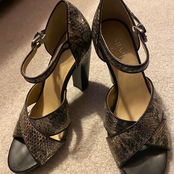 Levity heels - Picture 2 of 5